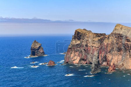 Foto de Paisaje del punto de San Lorenzo (Ponta de Sao Lourenco), punto más oriental de la isla de Madeira, Portugal. - Imagen libre de derechos