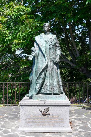 Téléchargez les photos : Funchal, Portugal - 6 juillet 2022 : Statue de Beato Carlos de Habsburg par Augusto Cid, Monte, Madère, Portugal - en image libre de droit