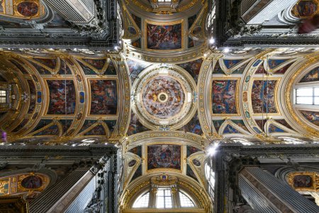 Téléchargez les photos : Gênes, Italie - 30 juillet 2022 : Vue de l'église de Jésus (Chiesa del Gesu) dans la ville de Gênes, Italie. - en image libre de droit