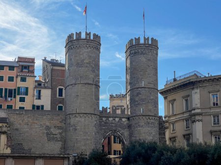 Téléchargez les photos : Porta Soprana - Gênes Italie / Ancienne "Porta Soprana" ou "Urbica" de Saint Andrea - XII siècle à Gênes, Ligurie, Italie - en image libre de droit