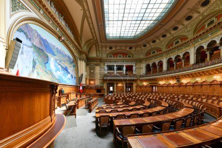 Téléchargez les photos : Berne, Suisse - 11 août 2022 : Salle du Conseil national de la Confédération suisse. - en image libre de droit