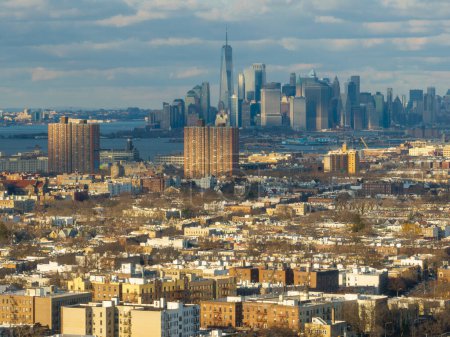 Foto de Vista aérea del horizonte de Nueva York desde Brooklyn, Nueva York. - Imagen libre de derechos