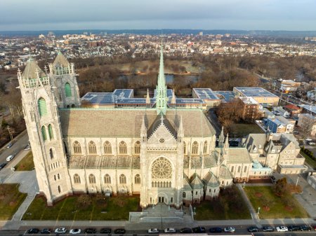 Kathedrale Basilika vom Heiligen Herzen in Newark, NJ. Sie ist die fünftgrößte Kathedrale Nordamerikas und Sitz der römisch-katholischen Erzdiözese Newark.