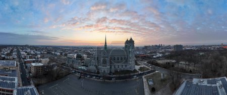 Kathedrale Basilika vom Heiligen Herzen in Newark, NJ. Sie ist die fünftgrößte Kathedrale Nordamerikas und Sitz der römisch-katholischen Erzdiözese Newark.