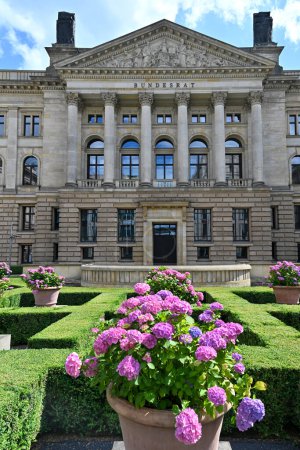 Außen vor dem deutschen Bundesrat. Preußisches Oberhaus (1850) an der Leipziger Straße - Sitz des Bundesrates. Berlin, Deutschland.