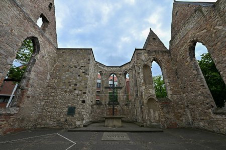 Aegidienkirche ist eine Ruine in der Stadt Hannover, Deutschland.