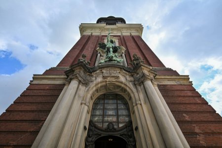 Iglesia de San Miguel es la iglesia luterana más famosa de la ciudad de Hamburgo, Alemania
