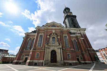 Iglesia de San Miguel es la iglesia luterana más famosa de la ciudad de Hamburgo, Alemania
