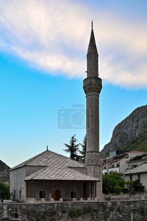 Téléchargez les photos : Mosquée Hadzi-Kurt dans la ville de Mostar, Bosnie-Herzégovine - en image libre de droit