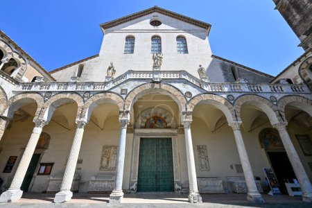 Salerne, Italie - 4 août 2023 : Cathédrale de Salerne ou Cathédrale Saint Matthieu et Saint Grégoire le Grand (Cattedrale di San Matteo e San Gregorio Magno).