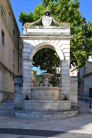 Der Fontana Ferdinandea oder Ferdinand-Brunnen auf dem Hauptplatz Piazza Vittorio Veneto. Matera, Basilikata, Italien