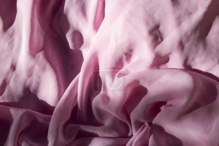Gentle Waves of Pastel Pink Fondo de seda. Luz natural.