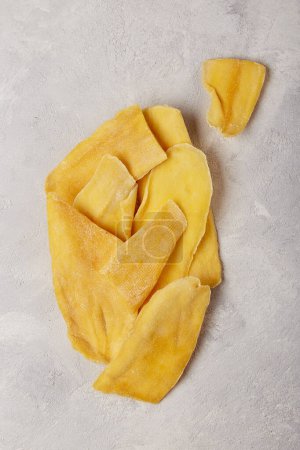 Nährstoffreicher Genuss - visueller Genuss von vitaminreichen, getrockneten Mango-Snacks.