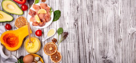 Productos frescos y proteínas magras para un plan de dieta saludable. Dieta mediterránea, Paleo, Keto con Omega-3 alimentos ricos.