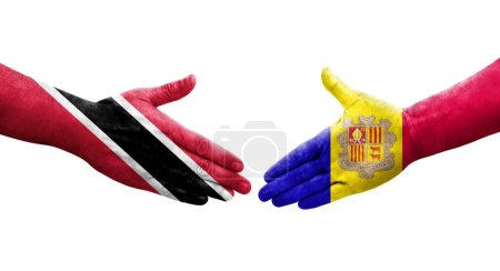 Händedruck zwischen Andorra und Trinidad Tobago Flaggen auf Händen gemalt, isoliertes transparentes Bild.