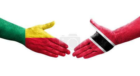 Téléchargez les photos : Poignée de main entre le Bénin et Trinité Tobago drapeaux peints sur les mains, image transparente isolée. - en image libre de droit