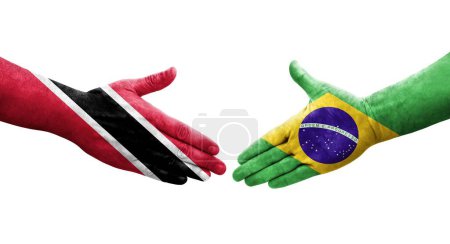 Téléchargez les photos : Poignée de main entre le Brésil et Trinité Tobago drapeaux peints sur les mains, image transparente isolée. - en image libre de droit