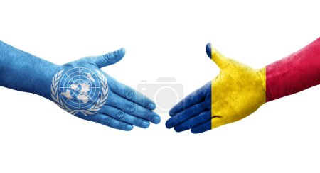 Foto de Apretón de manos entre banderas de Chad y las Naciones Unidas pintadas en las manos, imagen transparente aislada. - Imagen libre de derechos