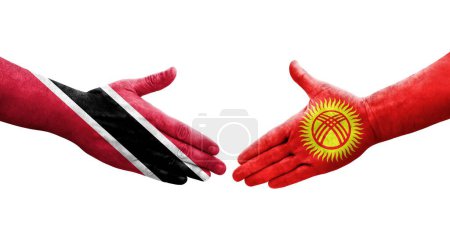 Téléchargez les photos : Poignée de main entre le Kirghizistan et Trinité Tobago drapeaux peints sur les mains, image transparente isolée. - en image libre de droit