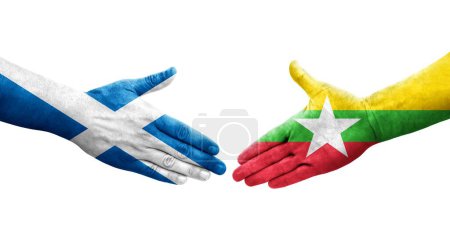 Foto de Apretón de manos entre Myanmar y Escocia banderas pintadas en las manos, imagen transparente aislada. - Imagen libre de derechos