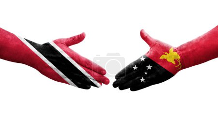 Téléchargez les photos : Poignée de main entre Papouasie-Nouvelle Guinée et Trinité Tobago drapeaux peints sur les mains, image transparente isolée. - en image libre de droit