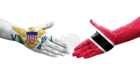 Téléchargez les photos : Poignée de main entre Trinité Tobago et les îles Vierges drapeaux peints sur les mains, image transparente isolée. - en image libre de droit