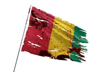 Téléchargez les photos : Drapeau déchiré Guinée sur fond transparent avec des taches de sang. - en image libre de droit