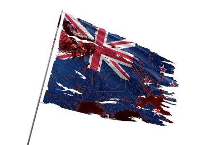 Drapeau déchiré de Nouvelle-Zélande sur fond transparent avec des taches de sang.