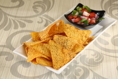 Téléchargez les photos : Nachos ou croustilles de tortilla ou totopos - en image libre de droit