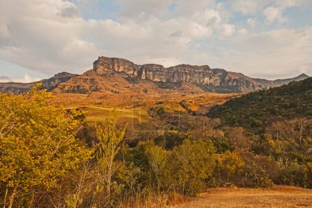 Paysage montagneux dans le Parc National Royal Natal dans le Drakensberg Afrique du Sud