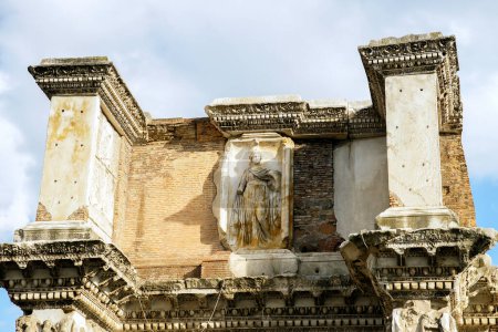 Monumentos panorámicos del Foro de Nerva (Foro di Nerva) en Roma, Provincia del Lacio, Italia.