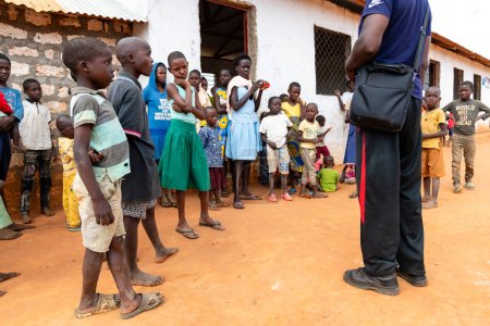 Téléchargez les photos : Tsavo Est, Kenya, Afrique, 19 août 2023, Enfants dans un orphelinat faisant quelques activités - en image libre de droit