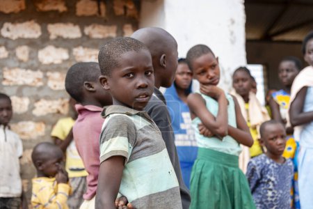 Téléchargez les photos : Tsavo Est, Kenya, Afrique, 19 août 2023, Enfants dans un orphelinat faisant quelques activités - en image libre de droit