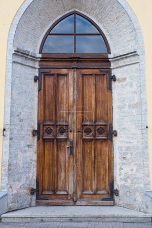 Foto de Marco completo toma de una vieja puerta de madera - Imagen libre de derechos
