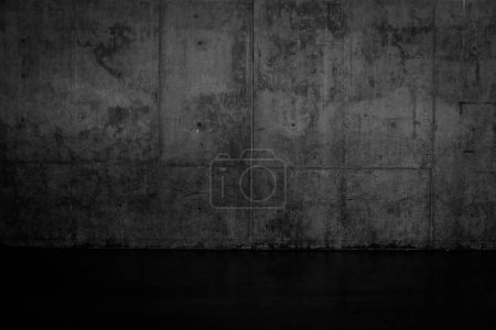 Foto de Grungy pared de hormigón oscuro y suelo húmedo para textura de fondo - Imagen libre de derechos