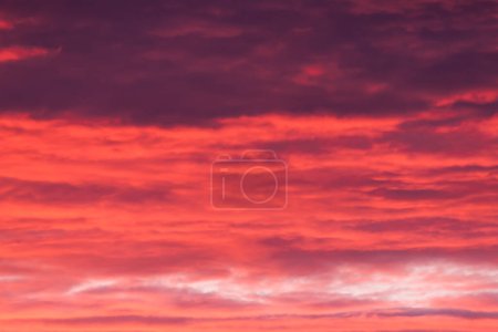 Foto de Brillante y vibrante puesta de sol cielo fondo - Imagen libre de derechos