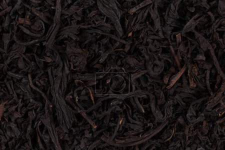 Foto de Hojas de té negro seco primer plano de textura para el fondo - Imagen libre de derechos