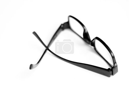 Foto de Gafas oculares aisladas sobre fondo blanco - Imagen libre de derechos
