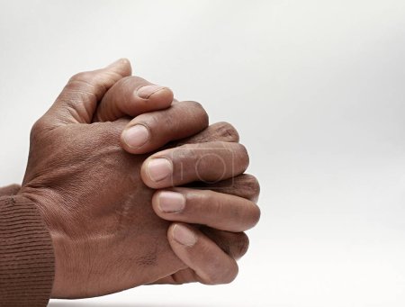Téléchargez les photos : Priant Dieu les mains jointes - en image libre de droit