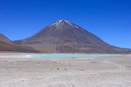 Volcano Licancabur behind Laguna Verde, Reserva Nacional de Fauna Andina Eduardo Abaroa, Sur Lpez, Potos, Bolivia, South America 