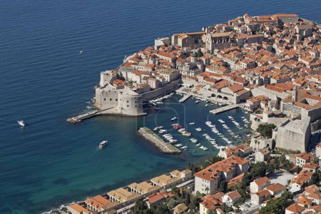 Vista del puerto viejo, casco antiguo, Dubrovnik, Croacia, Europa
