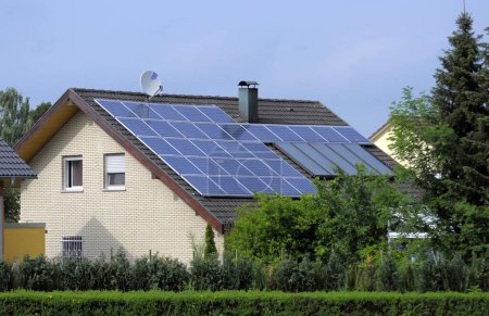 Single-family house with photovoltaic system, rose garden in Oberderdingen