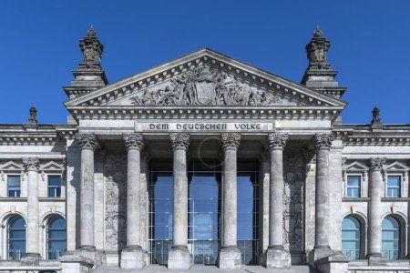 Fachada principal del Reichstag, Berlín, Alemania, Europa