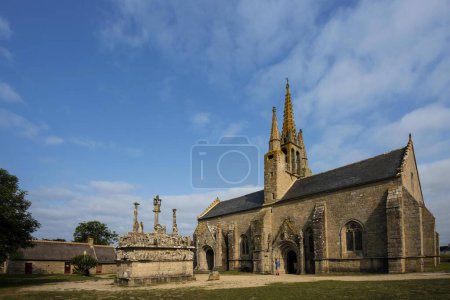 Gotische Kapelle mit dem ältesten Kalvarienberg der Bretagne, Notre-Dame de Tronon, in der Nähe von Penmarc 'h, Finistere, Bretagne, Frankreich, Europa 
