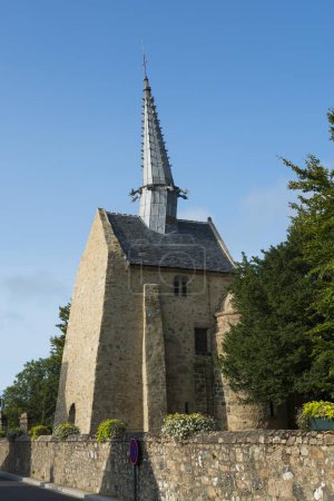 Kirche mit schiefem Turm, Chapelle Saint-Gonry, Frankreich, Europa