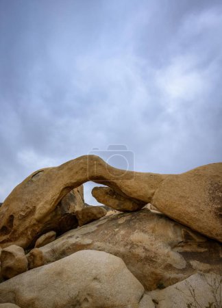 Arch Rock, Rock Arc, Monzogranite Formation, Arch Rock Nature Trail, White Tank Campground, Joshua Tree National Park, Palm Desert, California, USA, North America