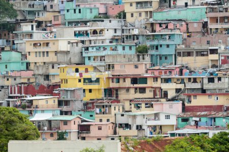 Casas coloridas, suburbio Jalousie, Ptionville, Puerto Príncipe, Oeste, Haití, América Central 