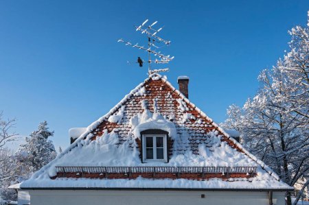 House roof with snow in winter, Munich, Upper Bavaria, Bavaria, Germany, Europe