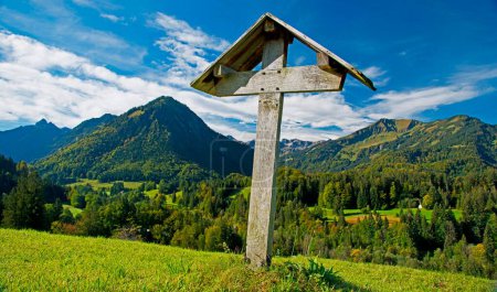 Wayside cross in the Oytal valley, behind the Stillachtal valley, Oberstdorf, Upper Allgaeu, Bavaria, Germany, Europe, PublicGround, Europe