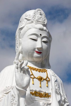 Statue de Guan Yin au temple Wat Huay Pla Kang, Chiang Rai, Thaïlande du Nord, Thaïlande, Asie